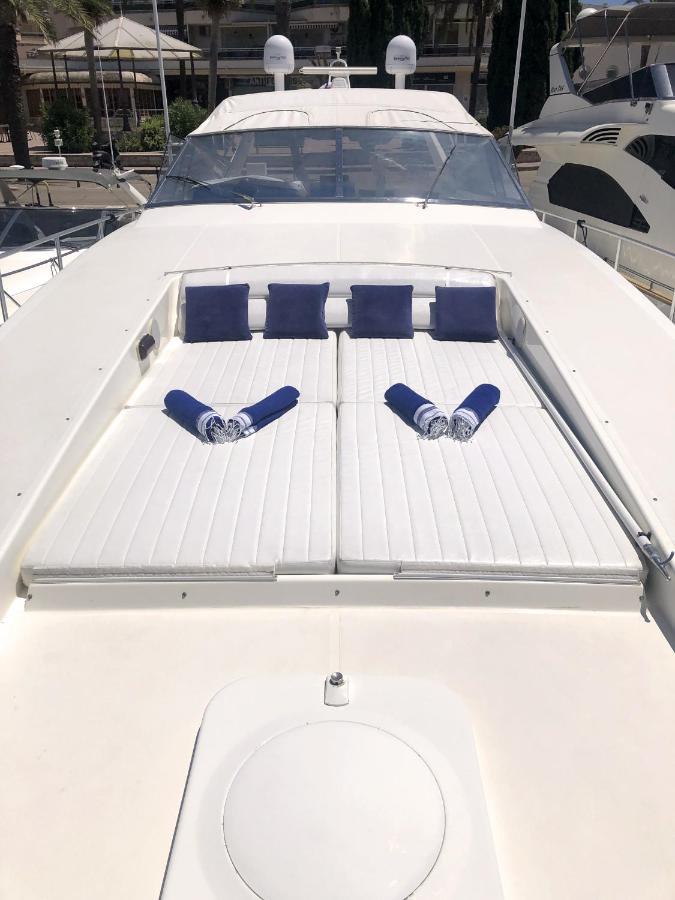 Home Sweet Boat - Chambres D'Hotes Empuriabrava Dış mekan fotoğraf